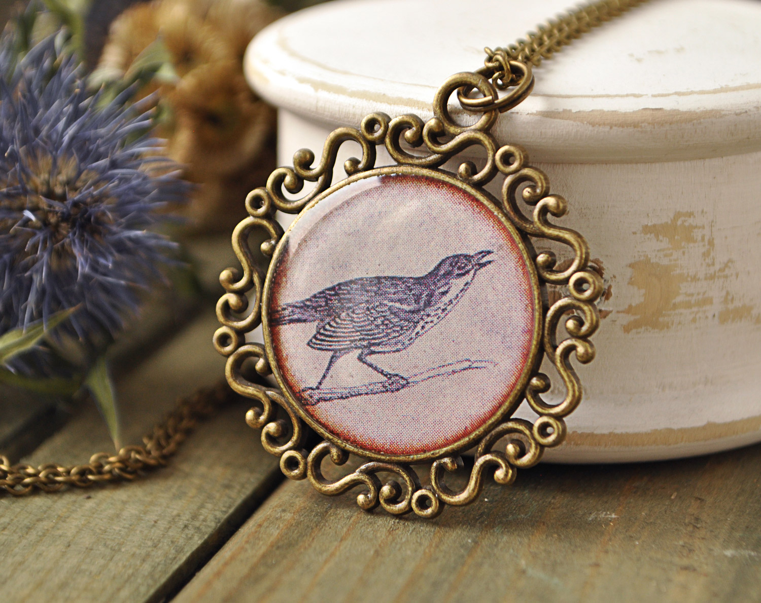 Птичка на ветке - винтажный кулон на длинной цепочке