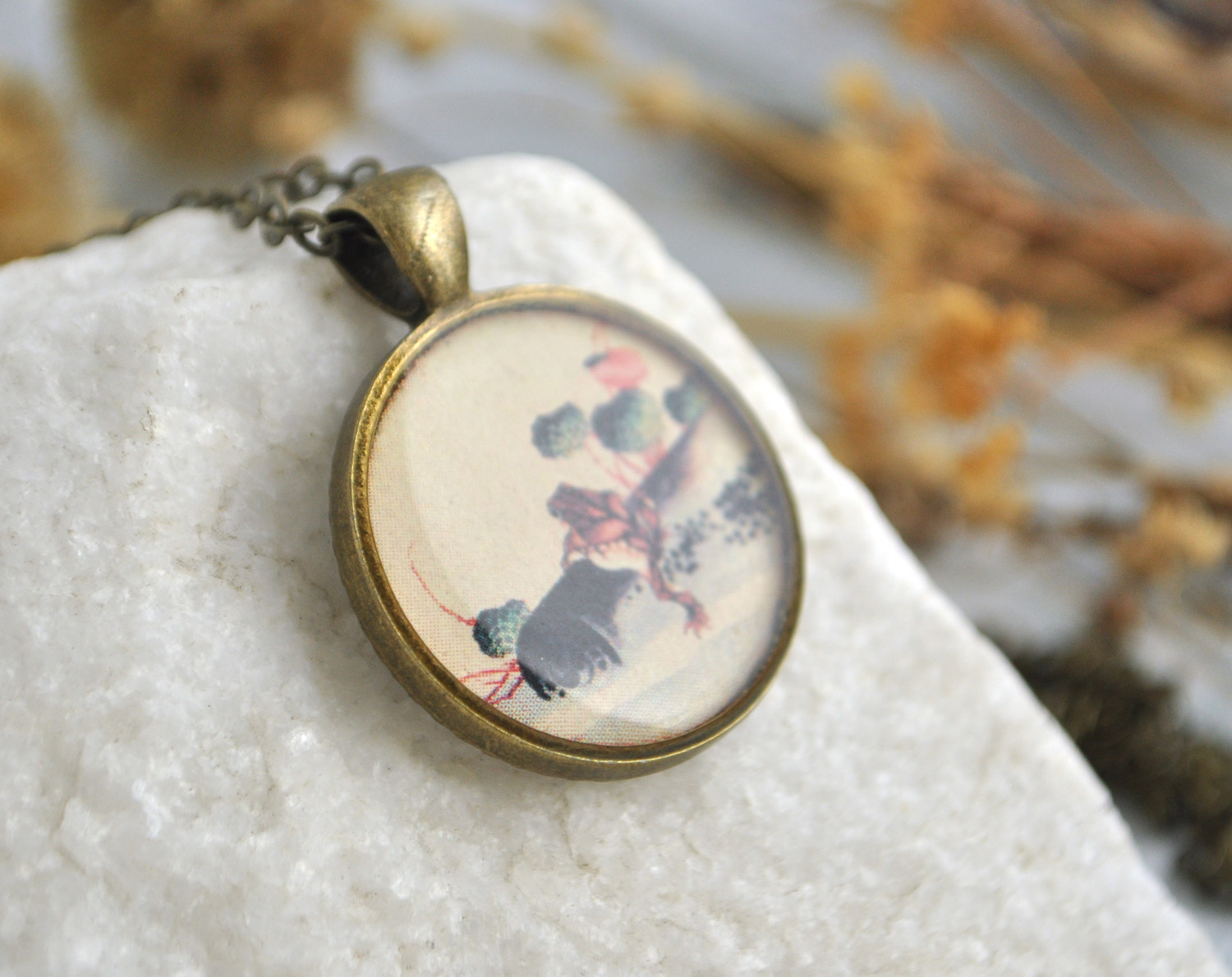 Лягушка - винтажный кулон на длинной цепочке