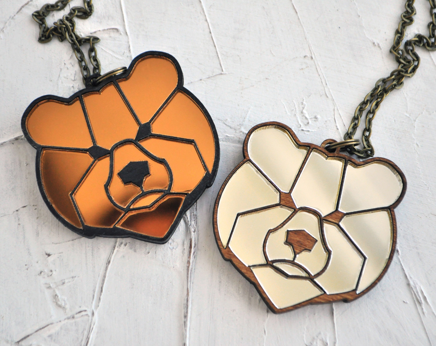 Медведь зеркальный - кулон на длинной цепочке