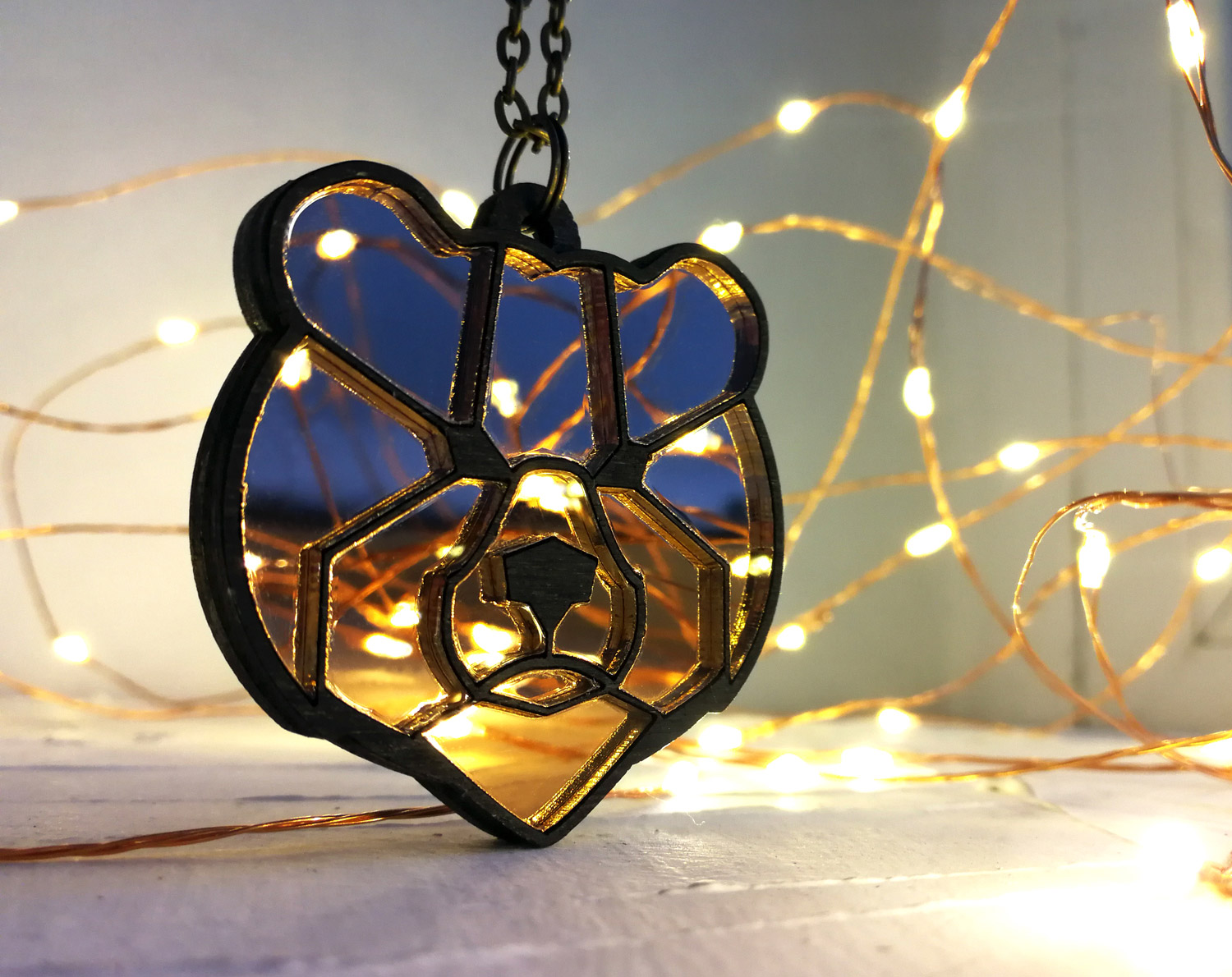 Медведь зеркальный - кулон на длинной цепочке