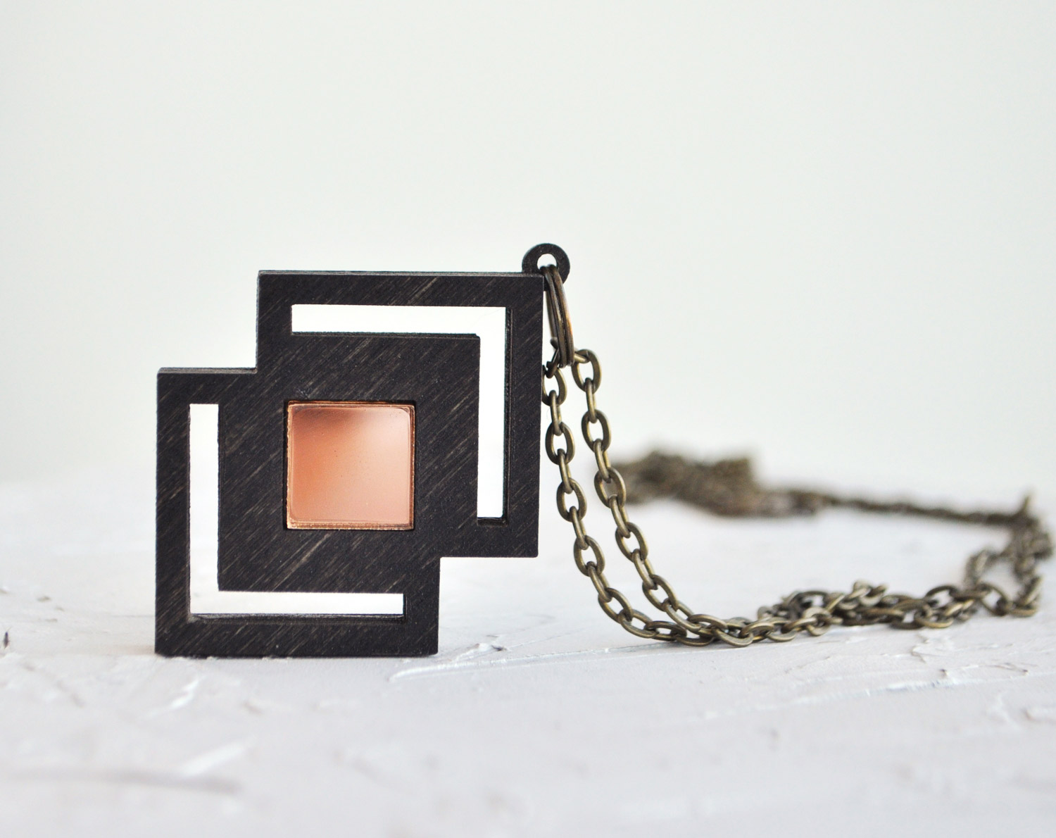 Призма с пустотой - кулон на длинной цепочке