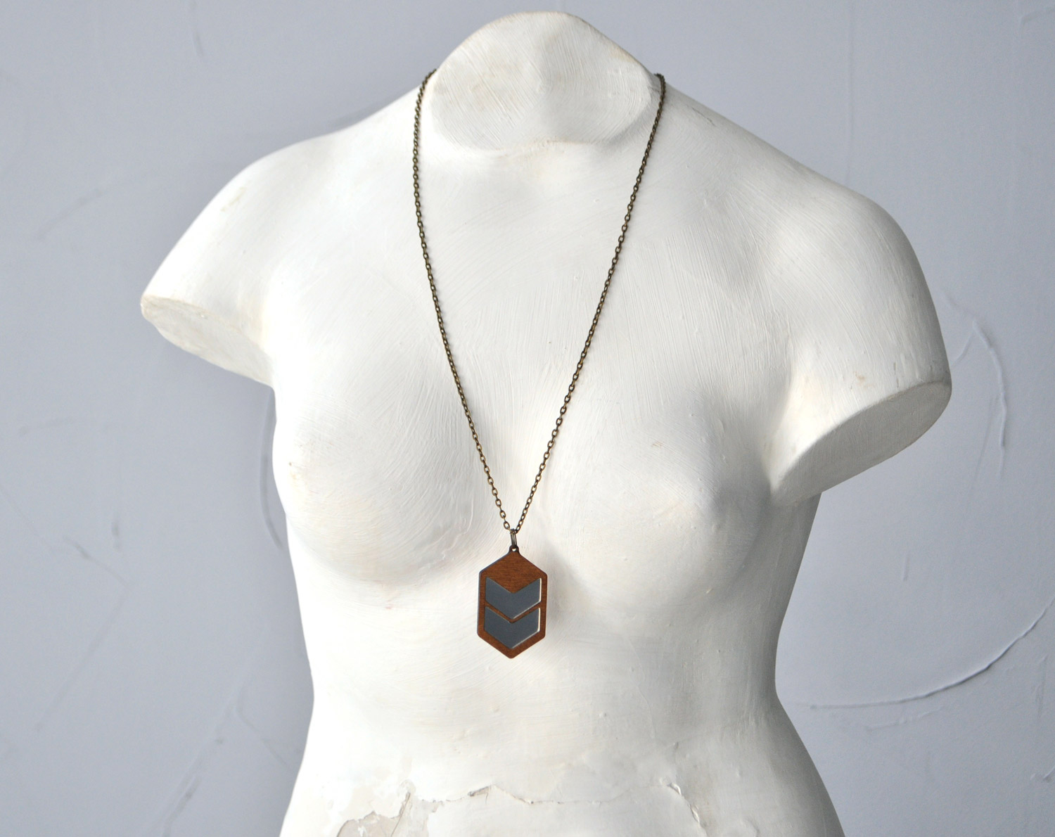 Призма II - кулон на длинной цепочке