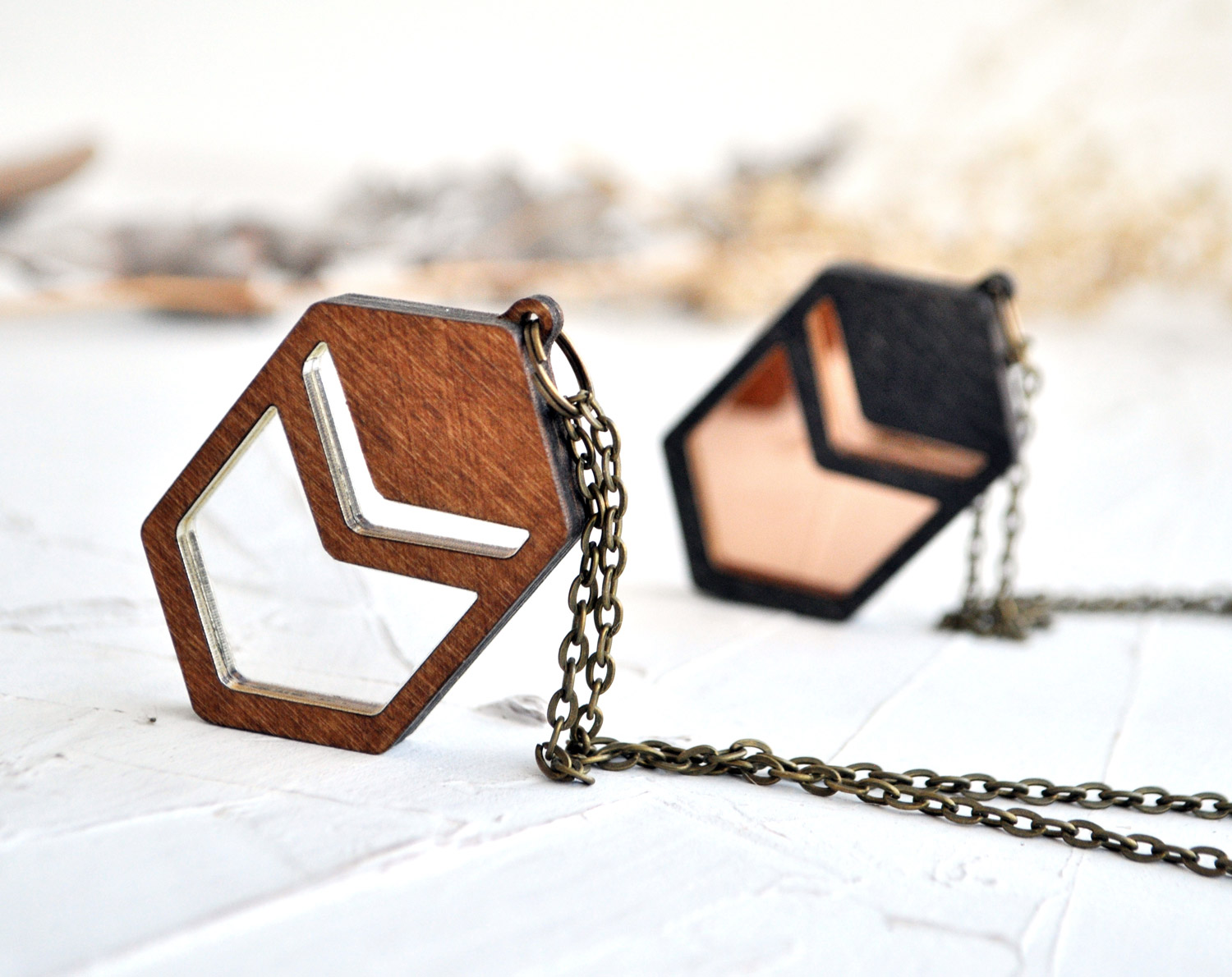 Призма III - кулон на длинной цепочке