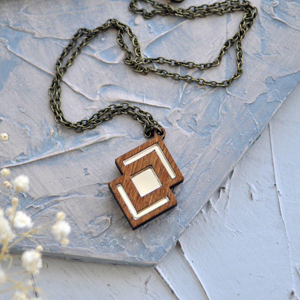 Призма с пересечением - кулон на цепочке