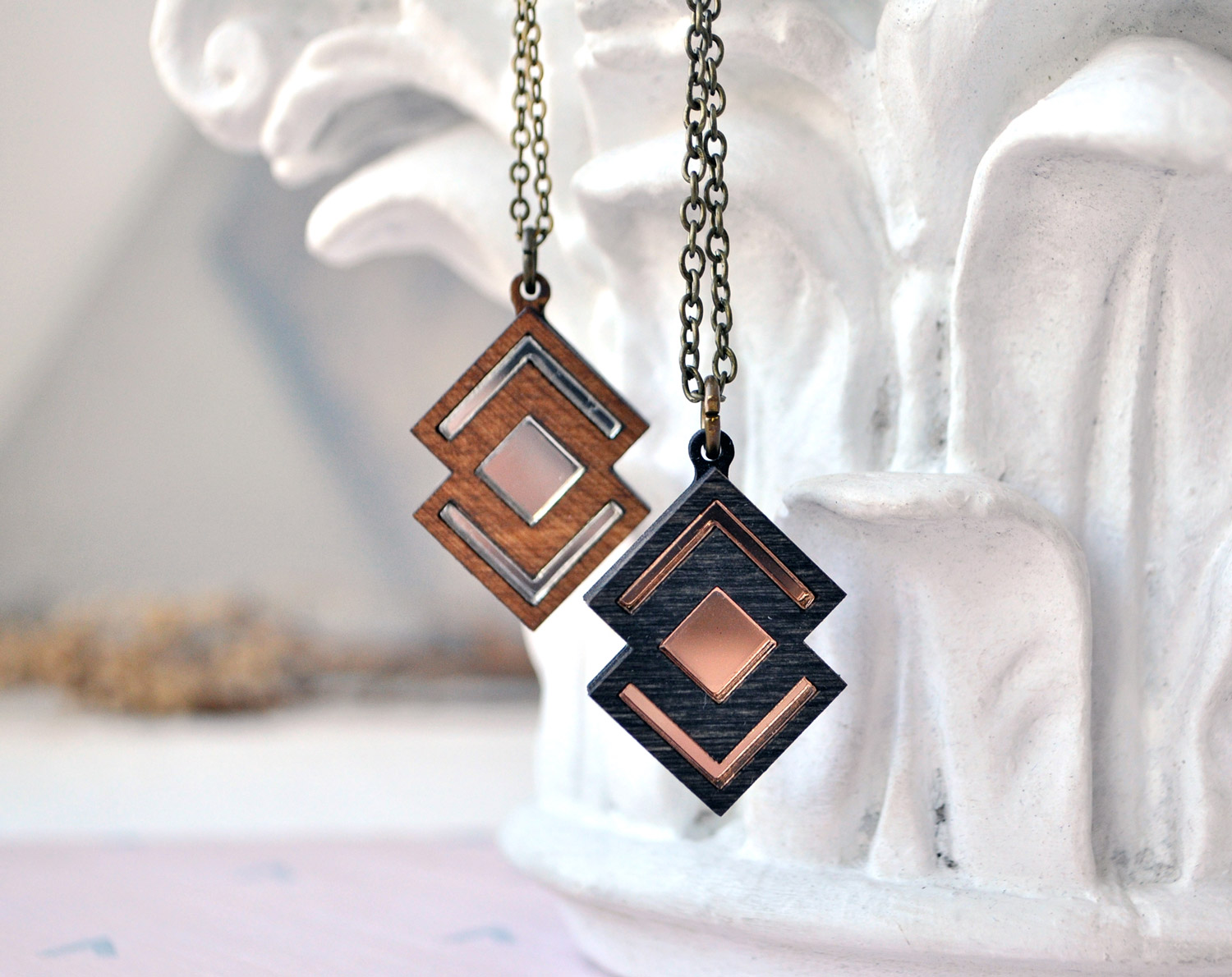 Призма с пересечением - кулон на цепочке