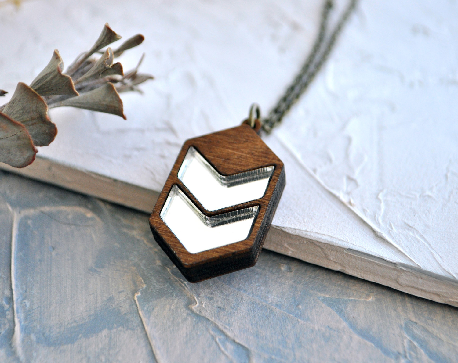 Призма II маленькая - кулон на длинной цепочке