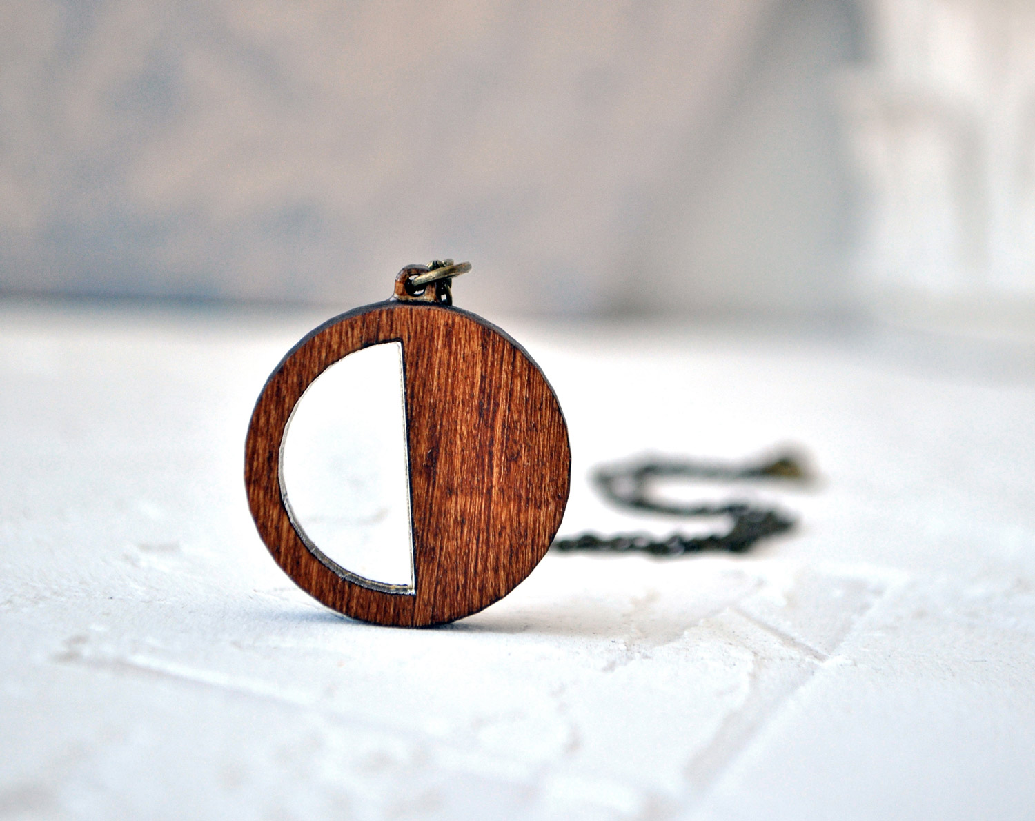 Полукруг малый - кулон на длинной цепочке