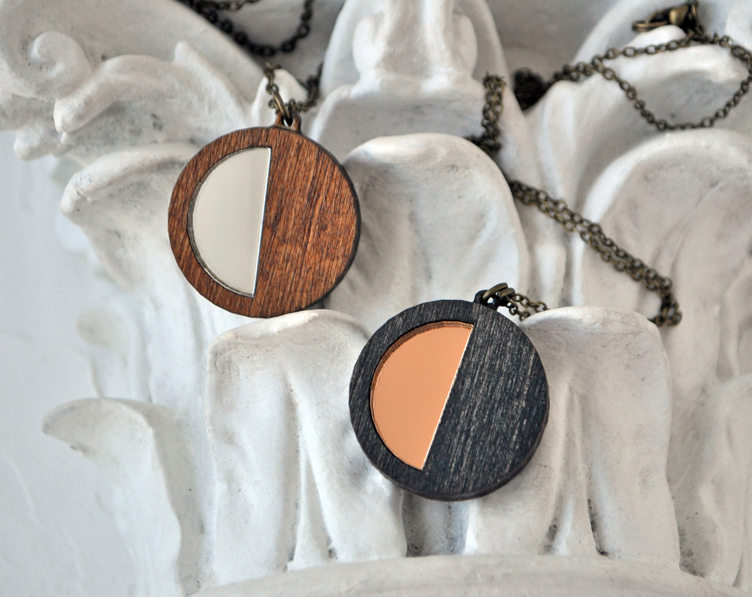 Полукруг малый - кулон на длинной цепочке