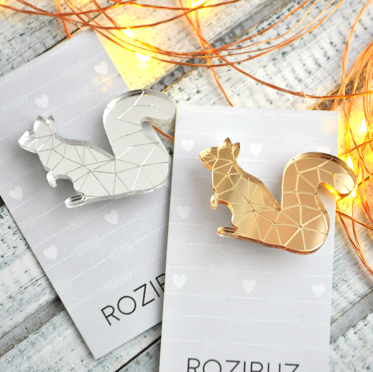 Белка - зеркальная брошь