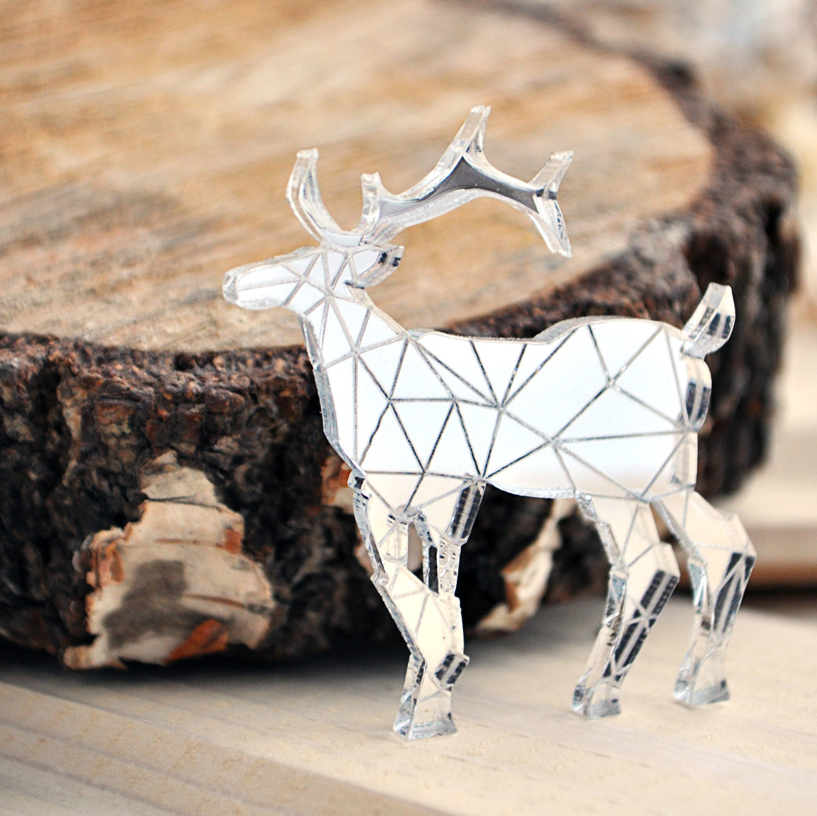 Олень - зеркальная брошь