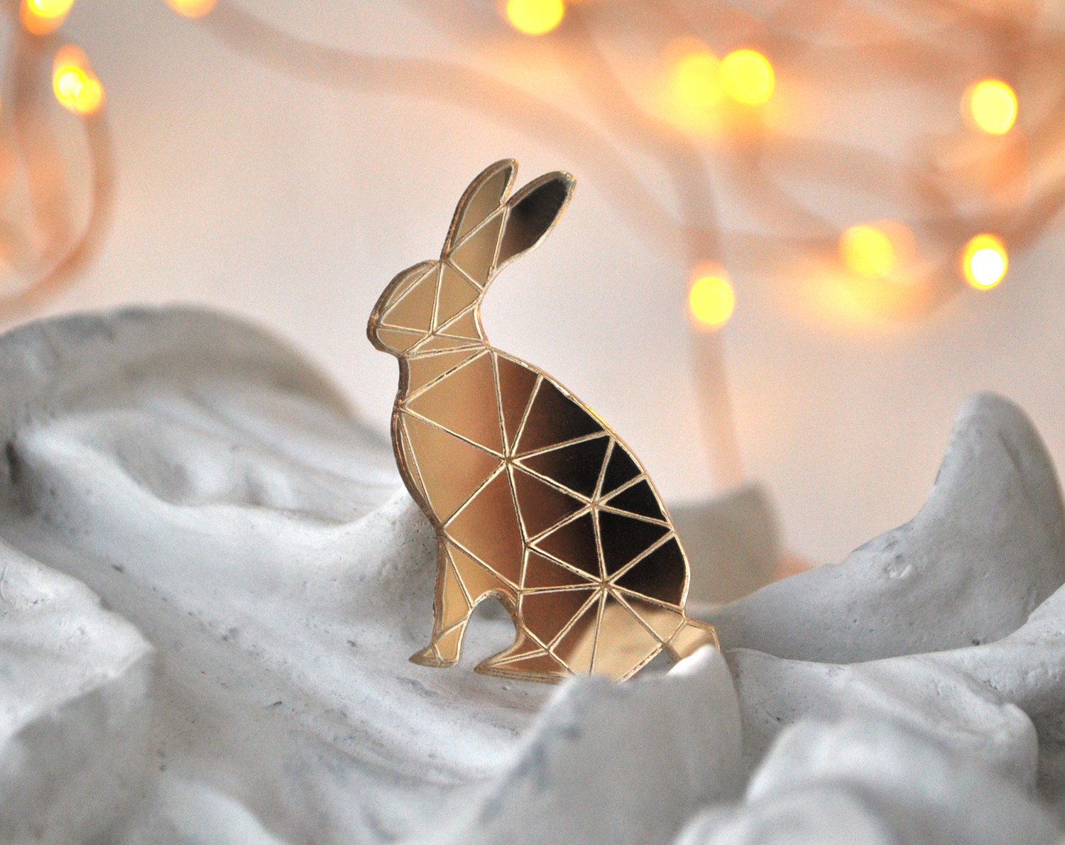 Заяц - зеркальная брошь