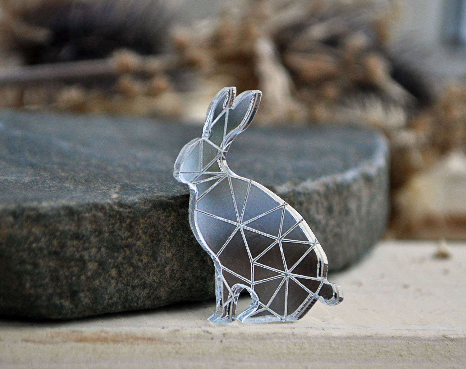 Заяц - зеркальная брошь