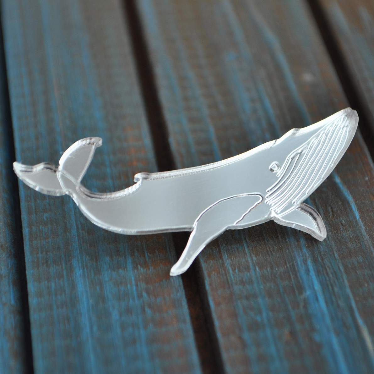 Кит - зеркальная брошь