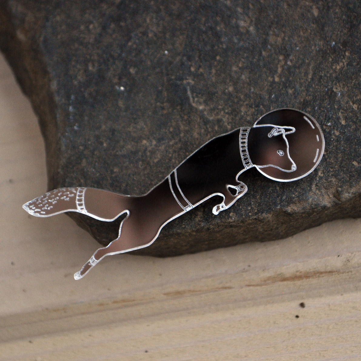 Лиса - космонавт - зеркальная брошь