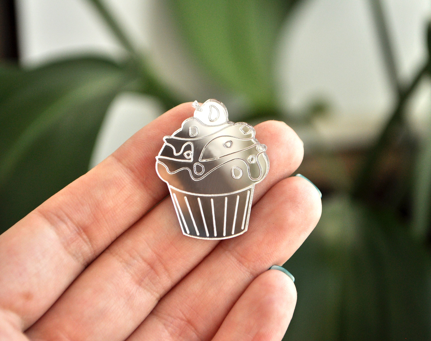 Зеркальное пирожное - зеркальная брошь