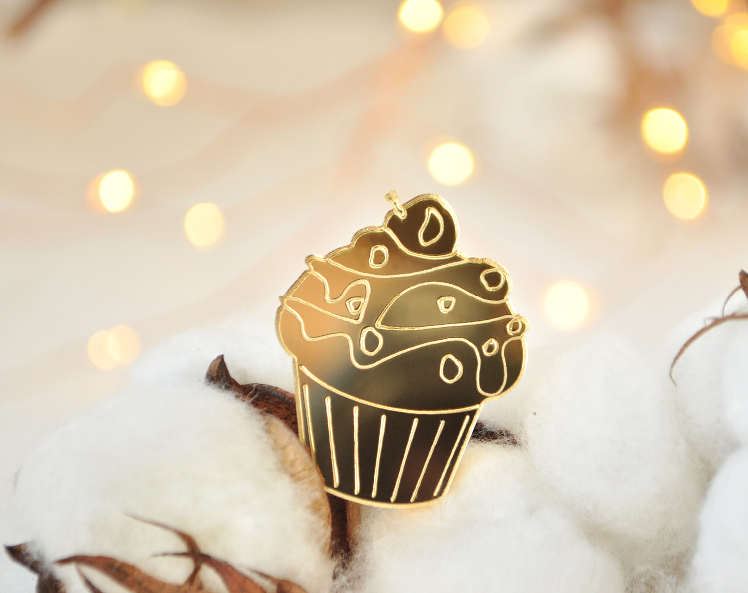 Зеркальное пирожное - зеркальная брошь