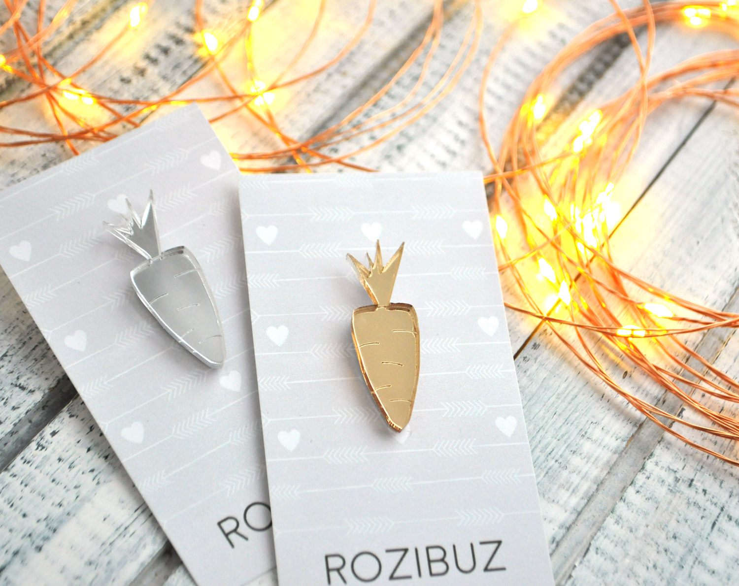 Зеркальная морковка - зеркальная брошь