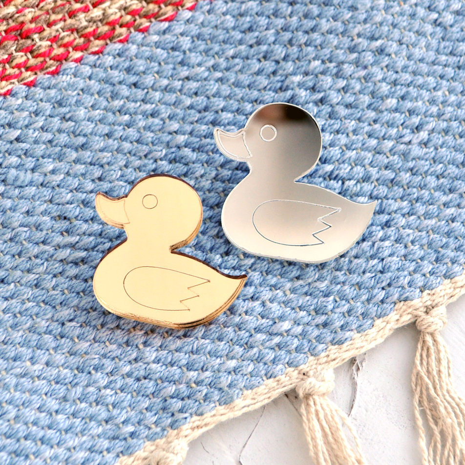 Зеркальная утка - зеркальная брошь