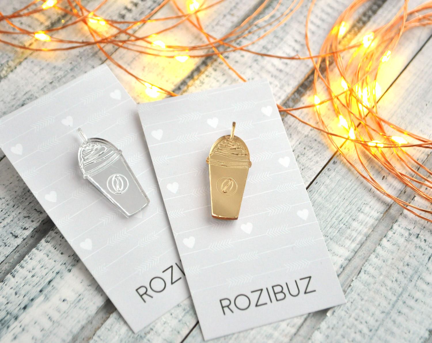 Зеркальный стакан кофе со сливками - зеркальная брошь