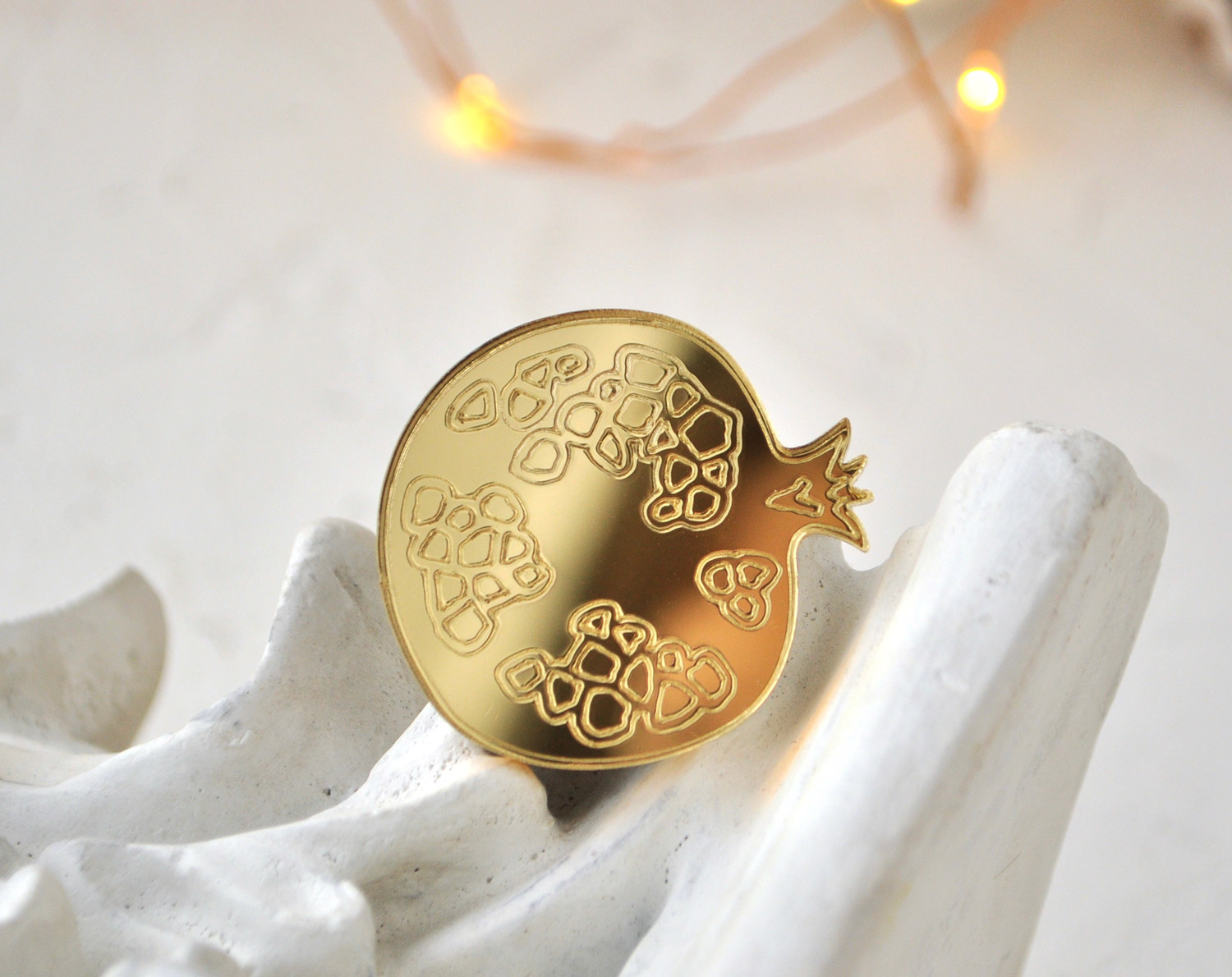 Зеркальный гранат - зеркальная брошь