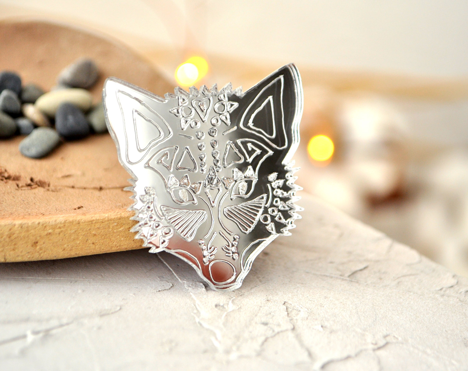 Лиса шаман - зеркальная брошь