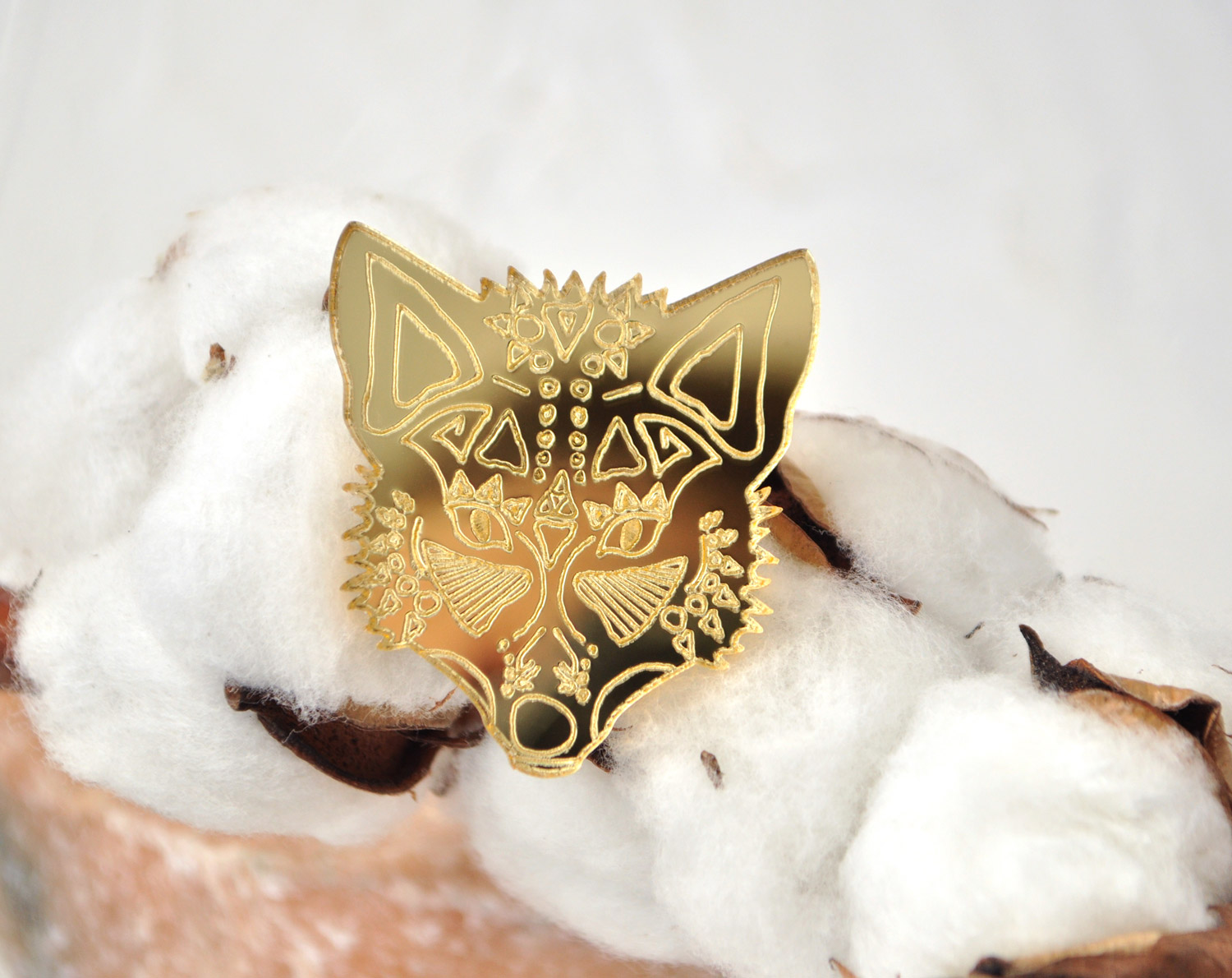 Лиса шаман - зеркальная брошь