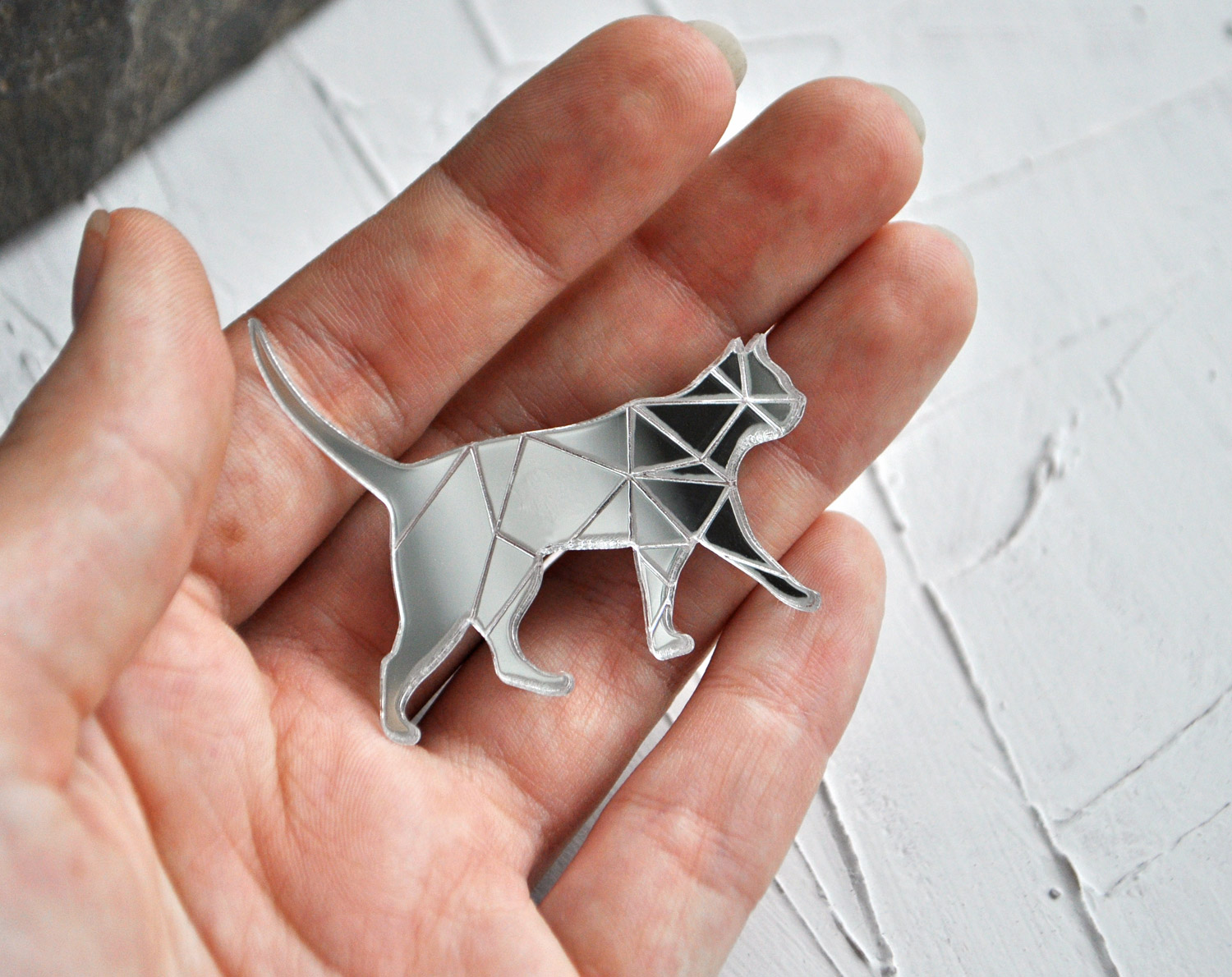 Кошка - зеркальная брошь