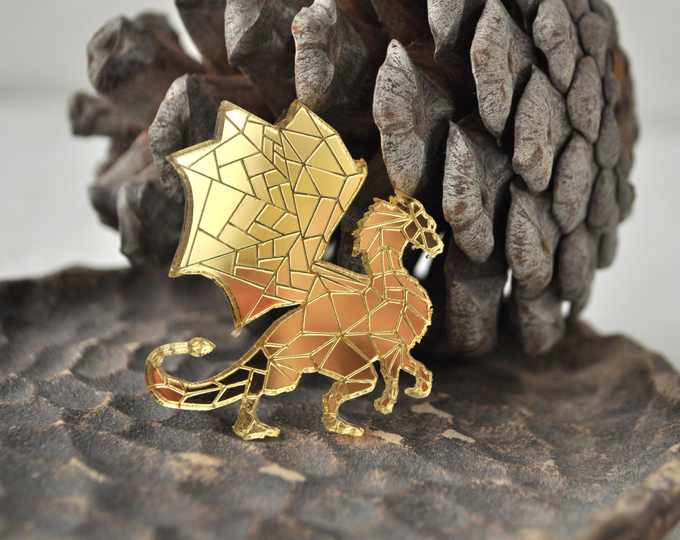 Дракон - зеркальная брошь