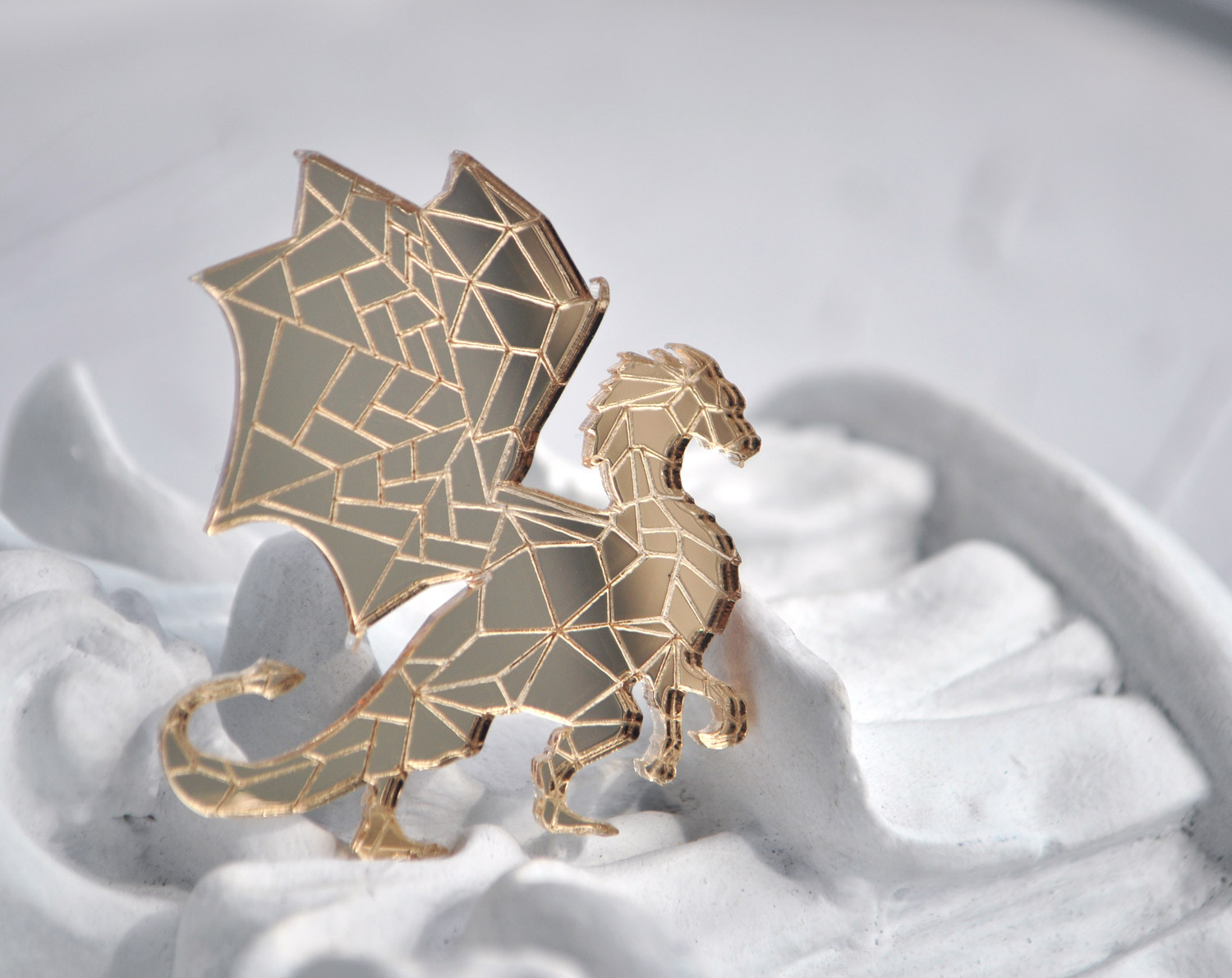 Дракон - зеркальная брошь