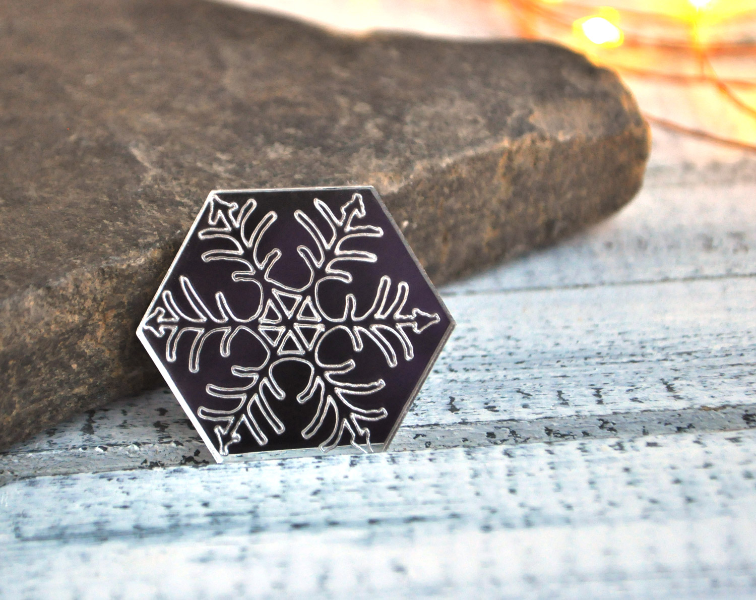 Снежинка шестигранная зеркальная - зеркальная брошь