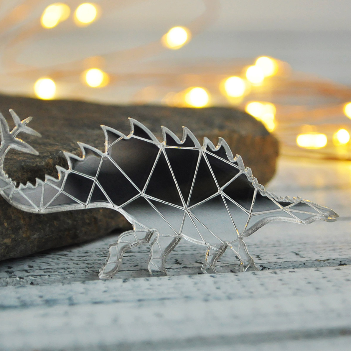 Стегозавр - зеркальная брошь