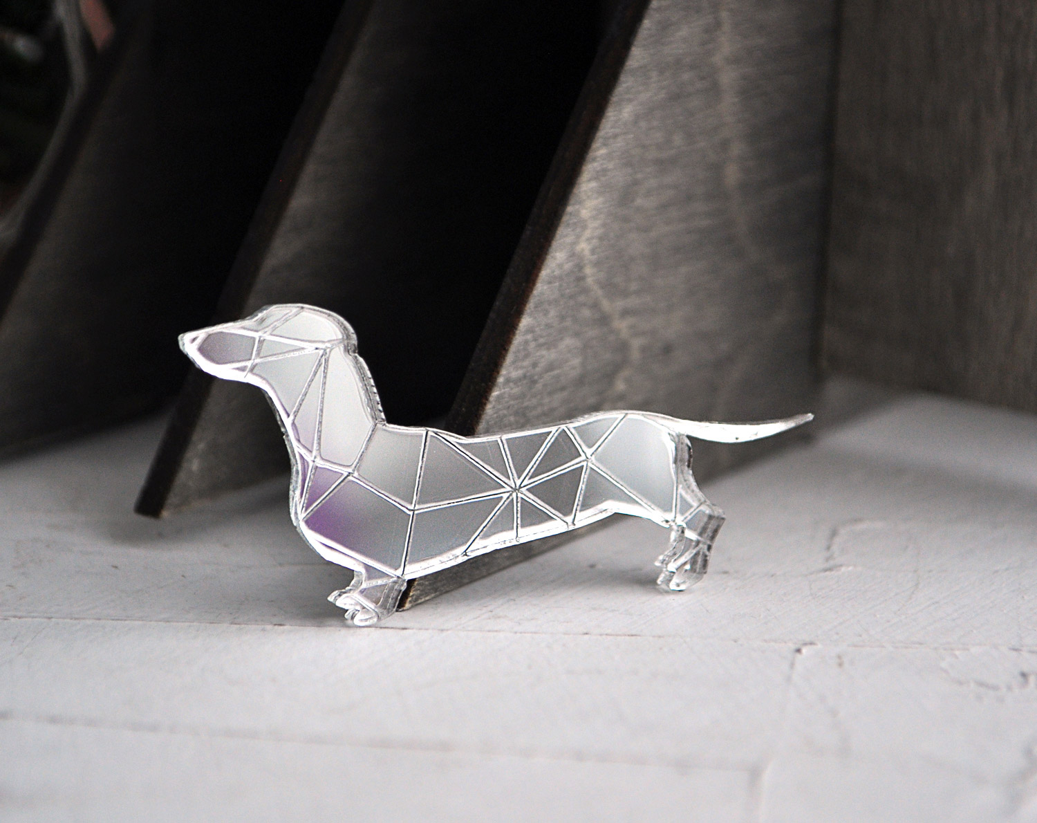 Такса - зеркальная брошь