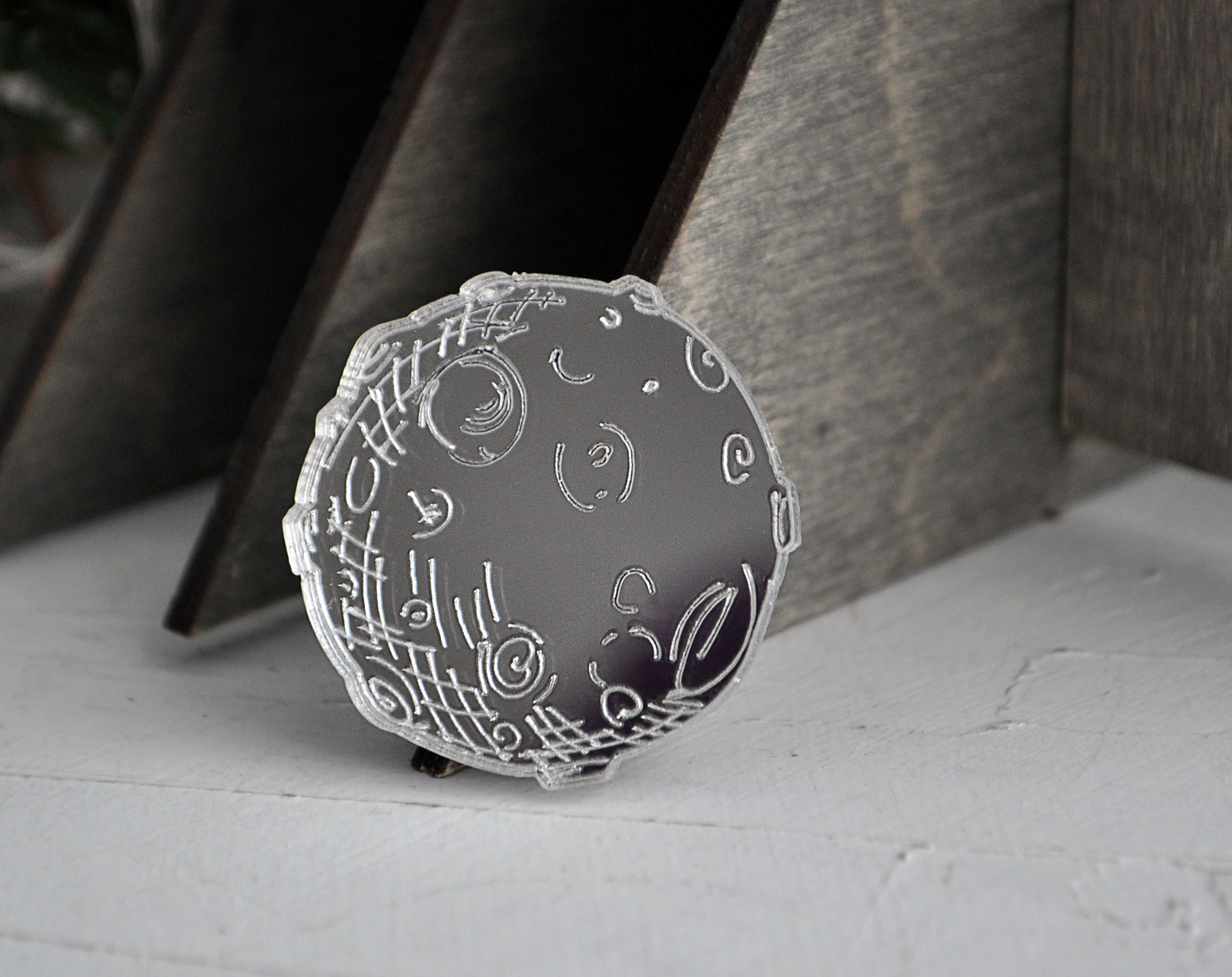 Луна - зеркальная брошь