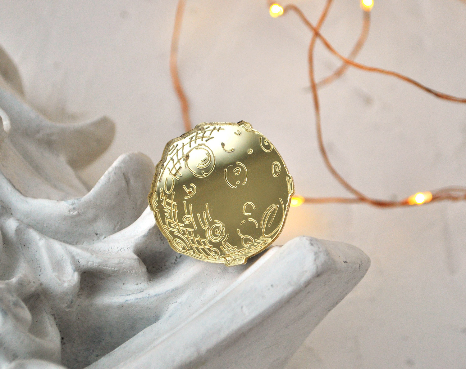 Луна - зеркальная брошь