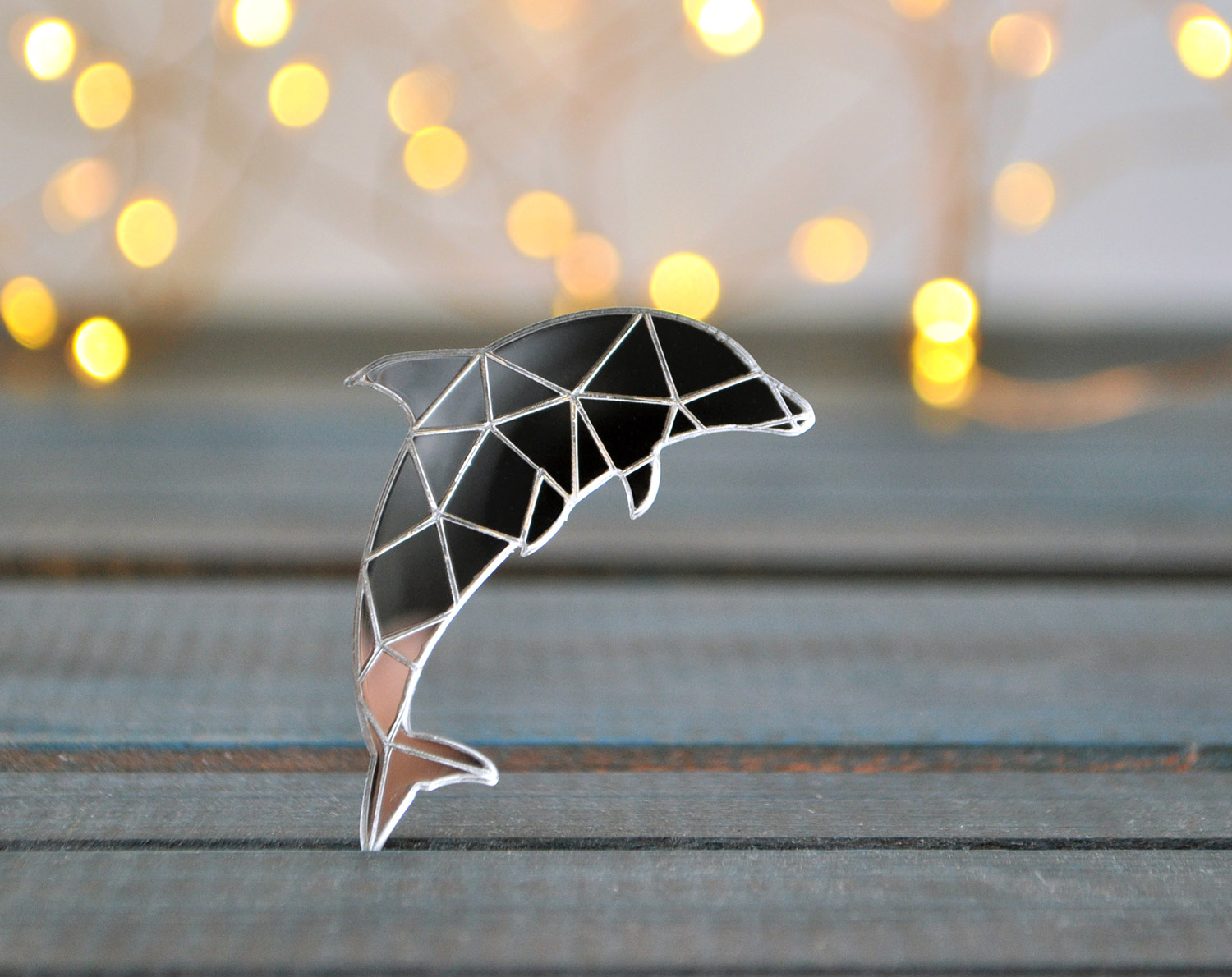 Дельфин - зеркальная брошь