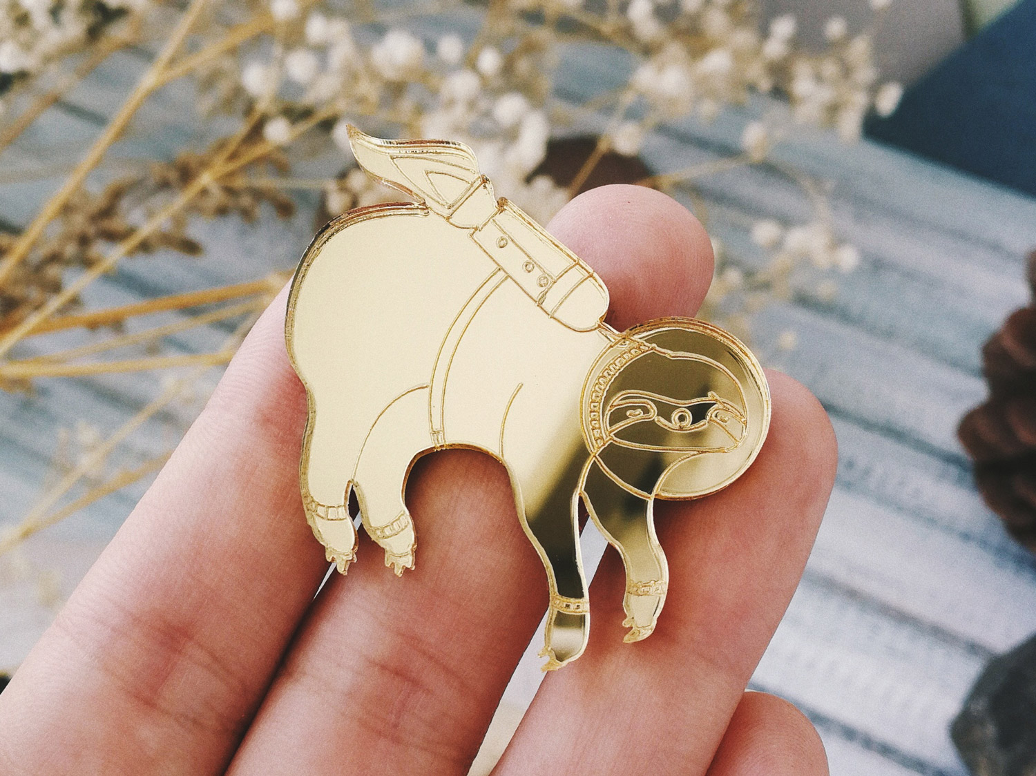 Ленивец - космонавт - зеркальная брошь