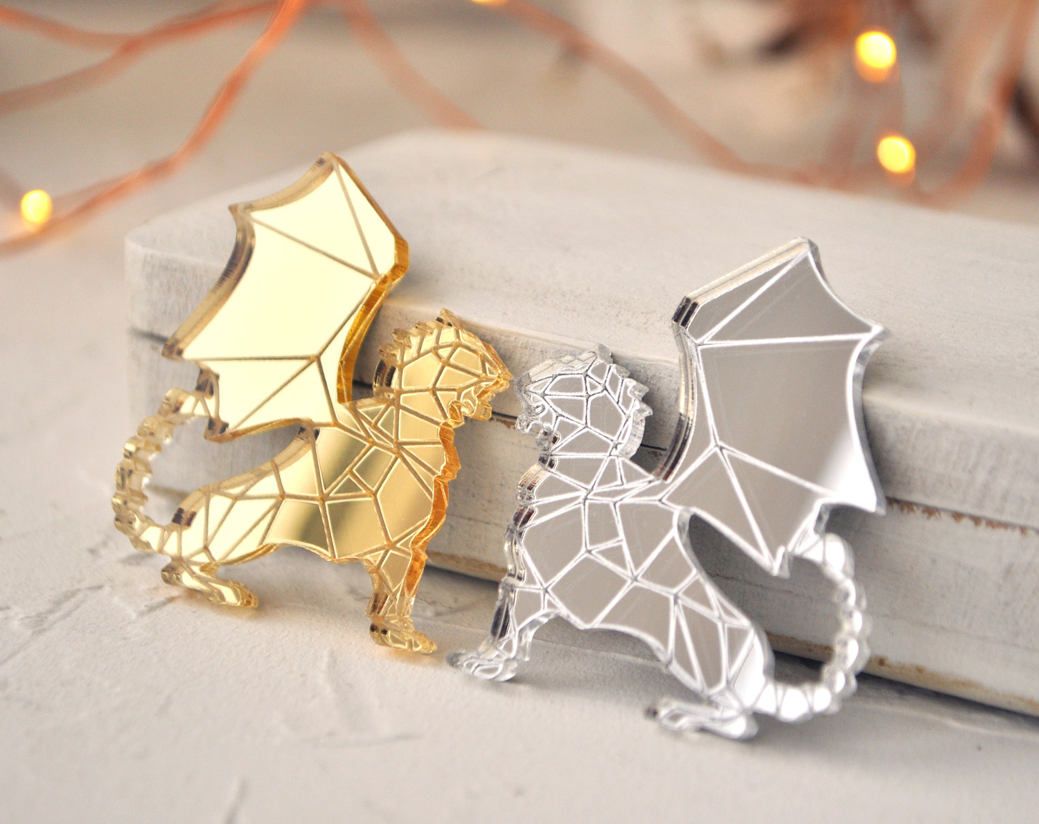 Мантикора - зеркальная брошь