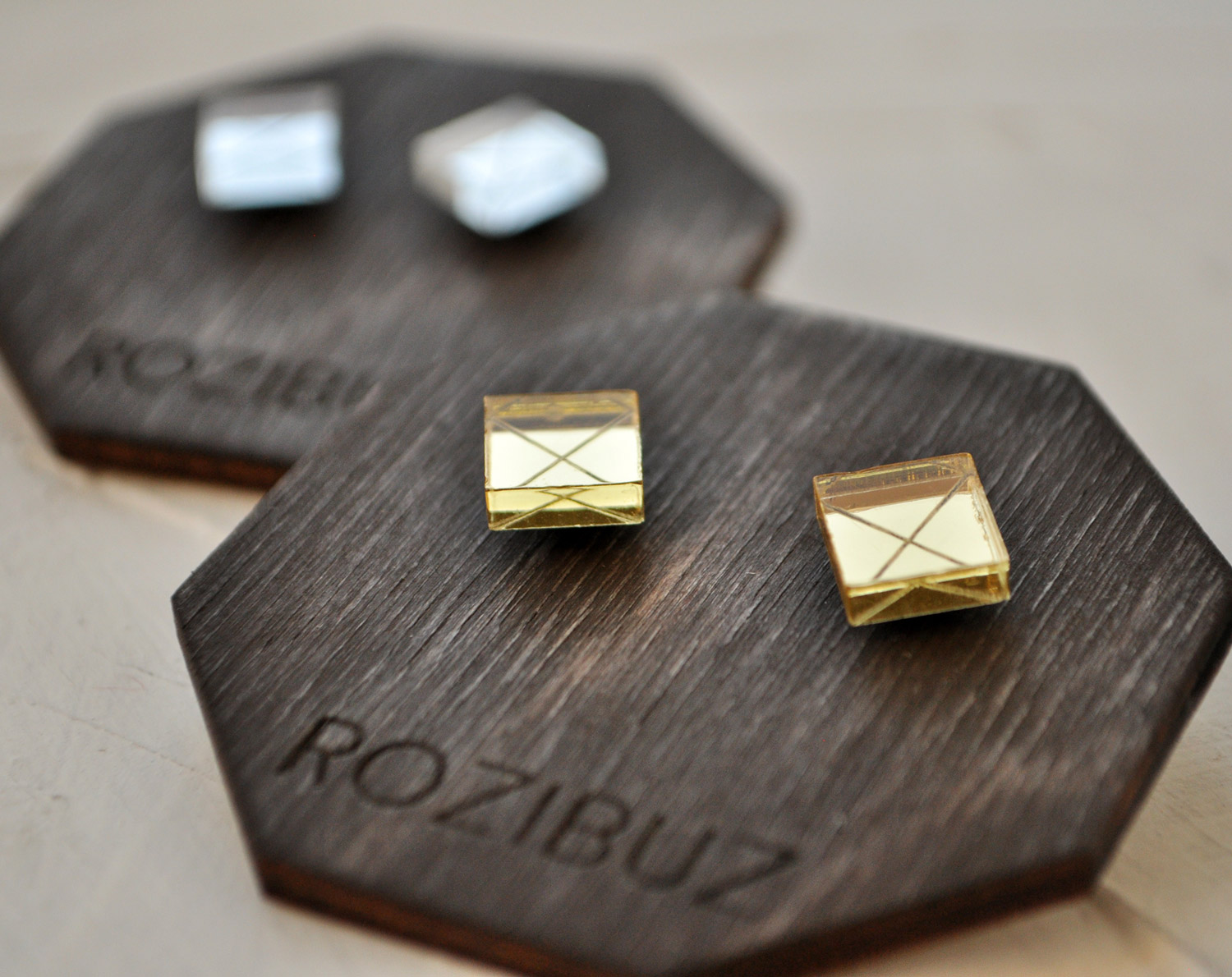 Зеркальные квадраты - серьги-гвоздики зеркальные