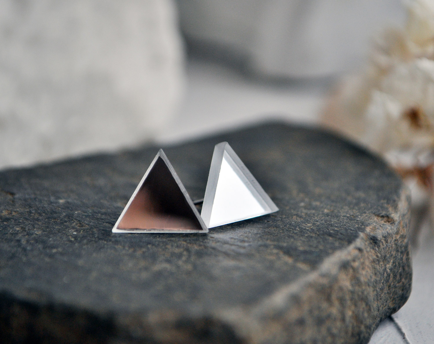 Зеркальные треугольники - серьги-гвоздики зеркальные