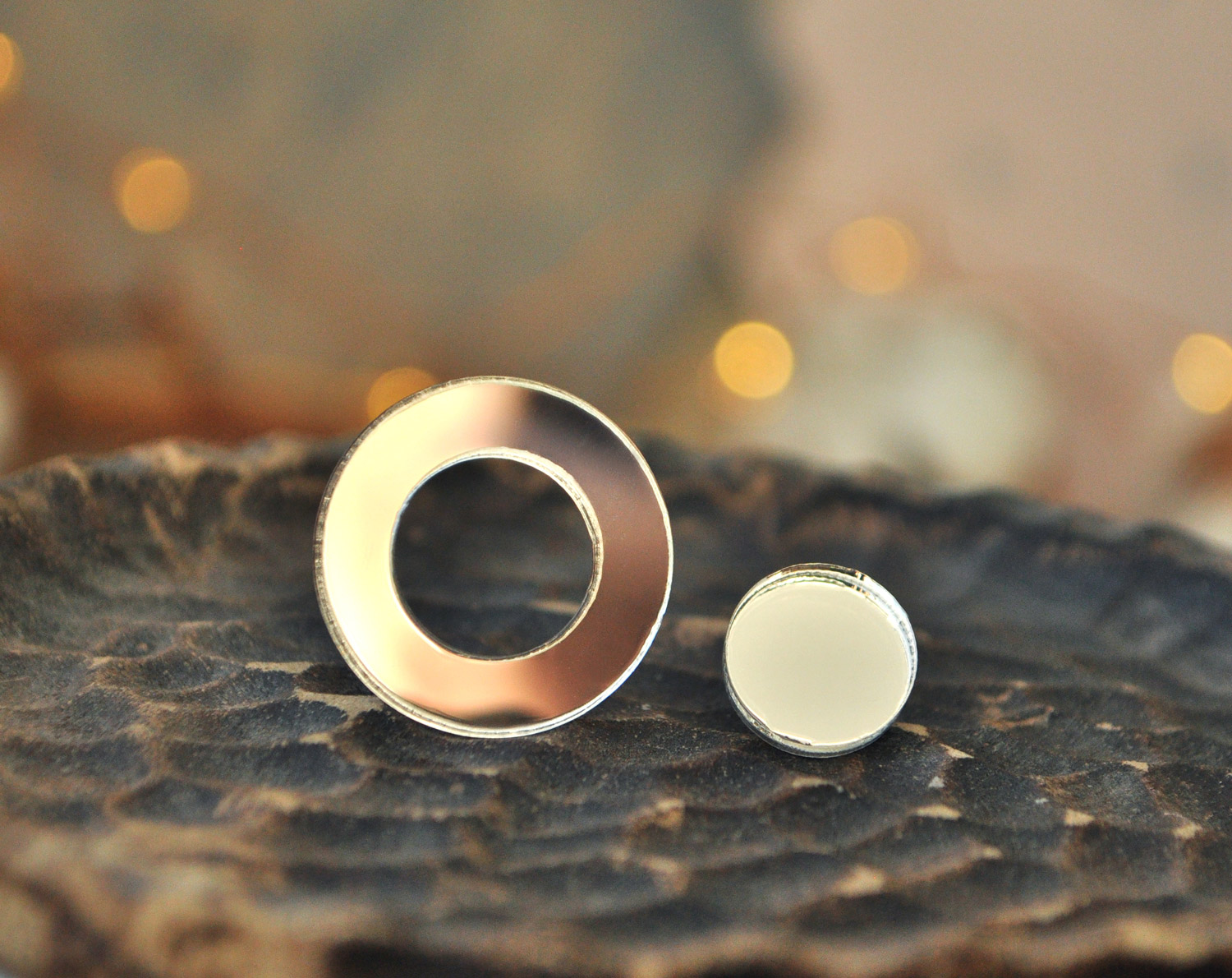 Асимметричные: большой бублик - серьги-гвоздики зеркальные