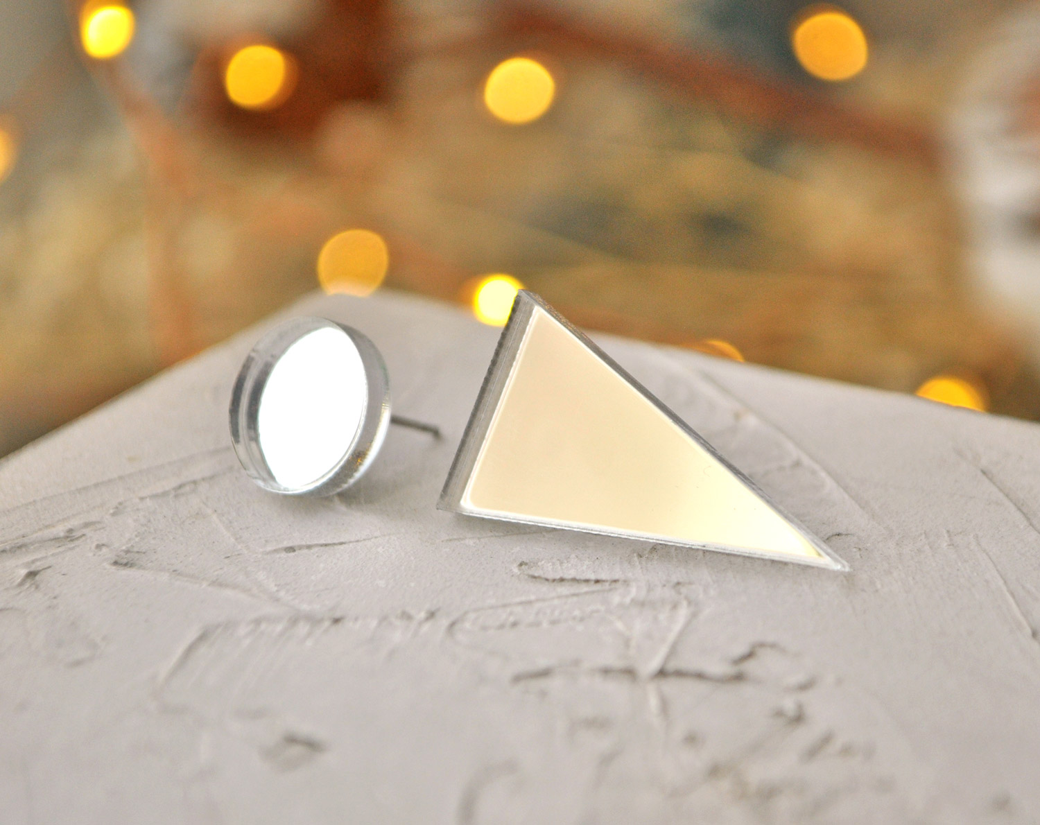 Асимметричные: круг и треугольник - серьги-гвоздики зеркальные