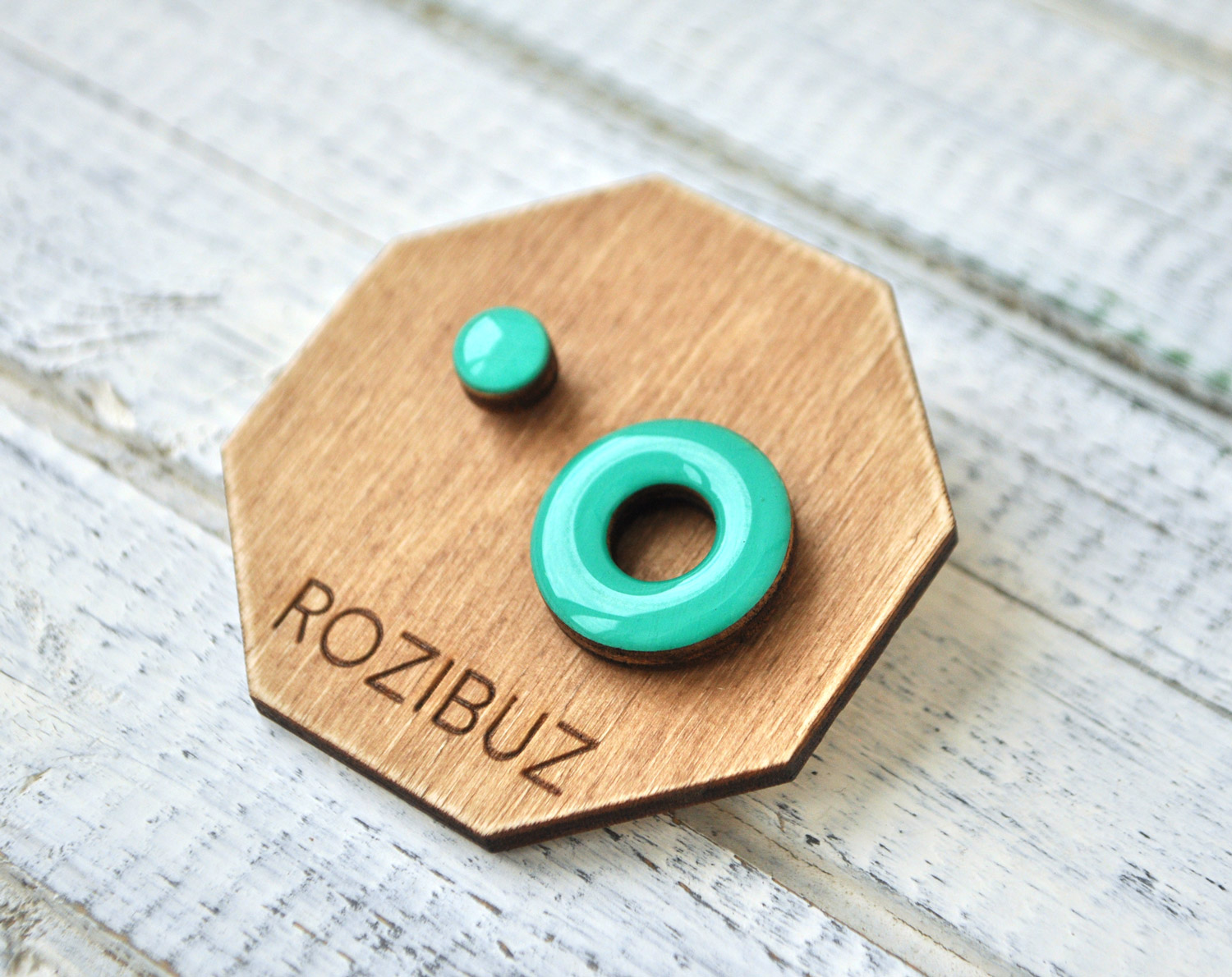 Асимметричные малый бублик серьги - гвоздики разных цветов