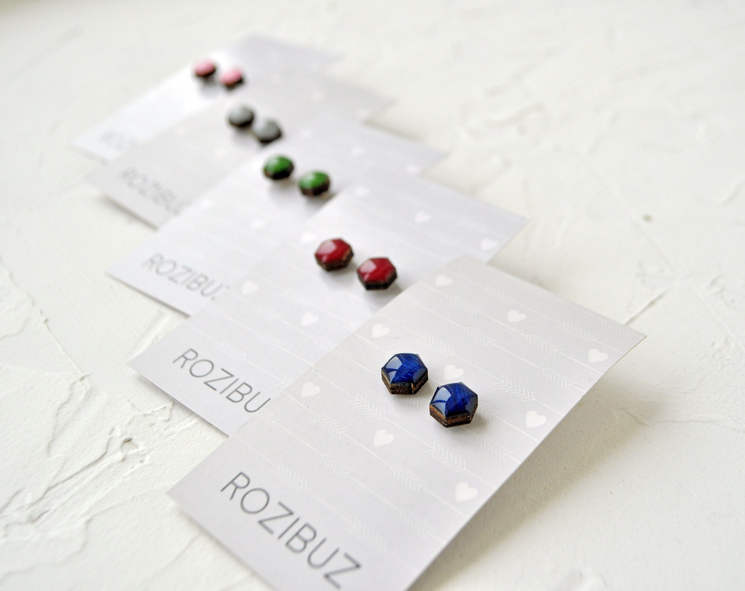Шестиугольники малые - серьги-гвоздики разных цветов