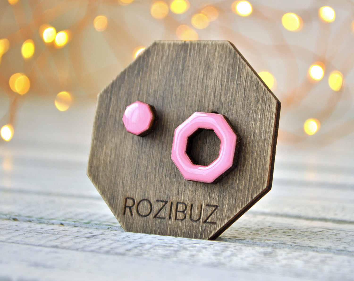 Розовый цвет - асимметричные восьмиугольники - серьги-гвоздики