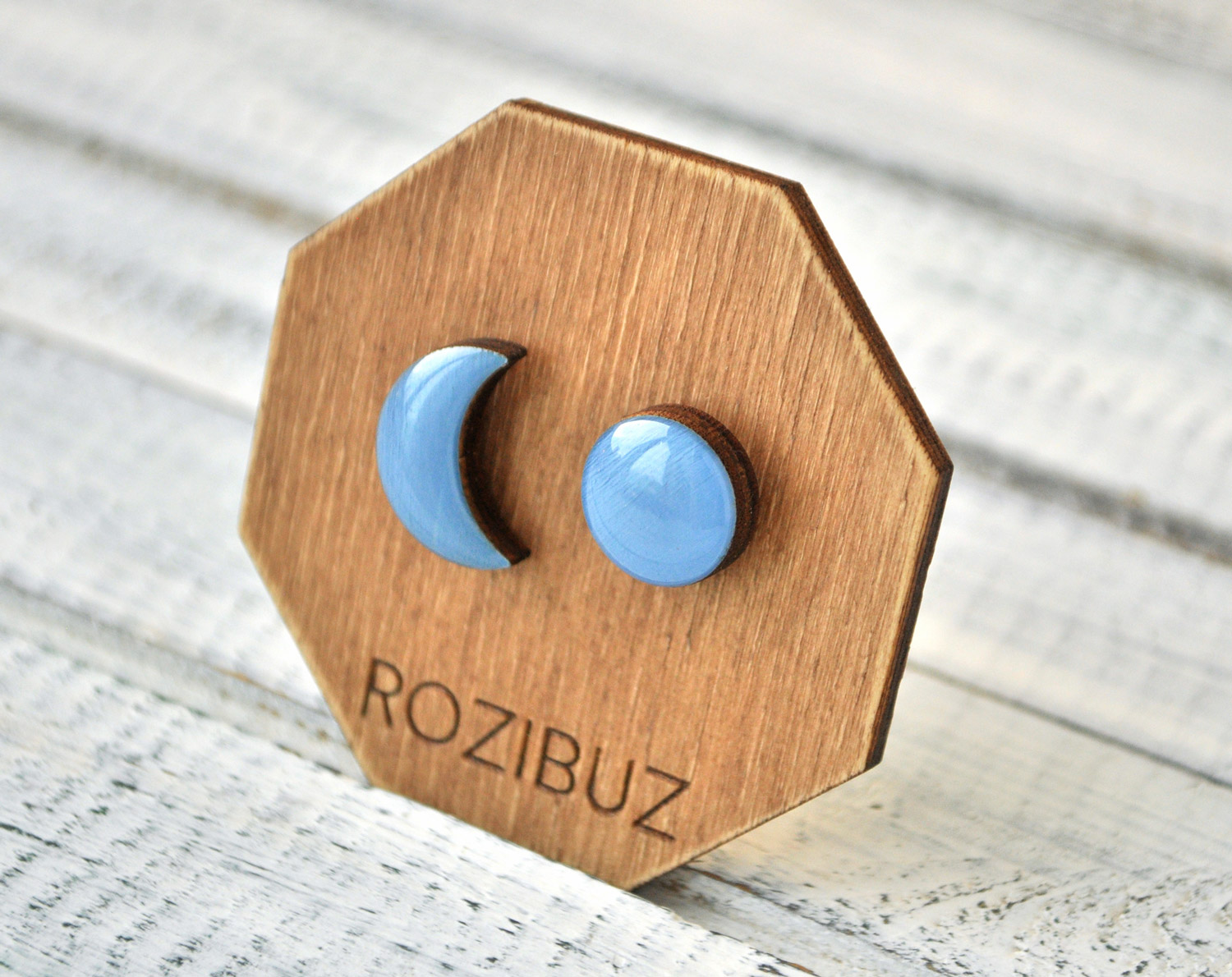 асимметричные с луной - серьги-гвоздики разных цветов