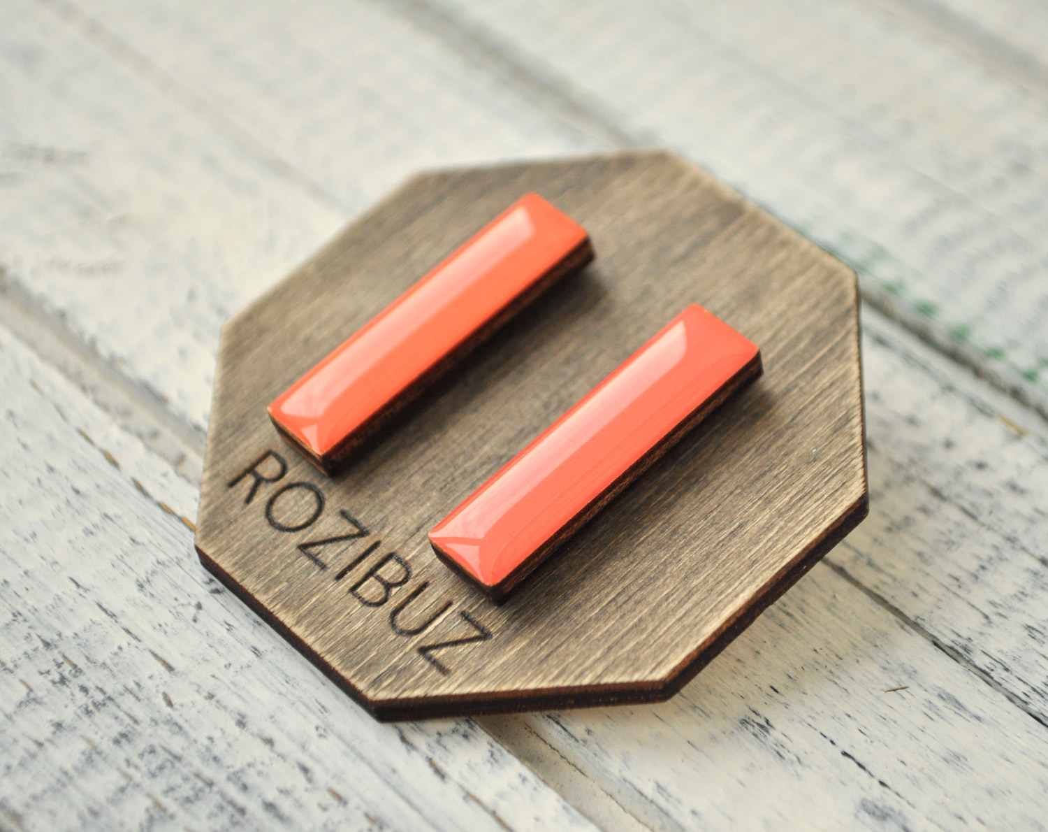 палочки - серьги-гвоздики разных цветов