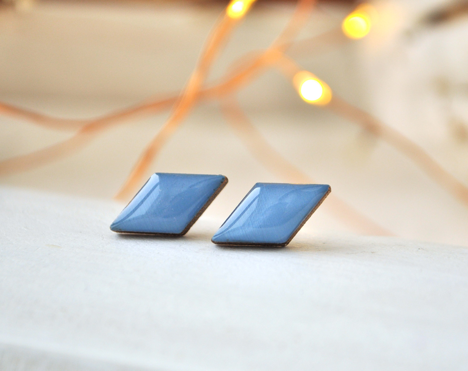 ромбы - серьги-гвоздики разных цветов