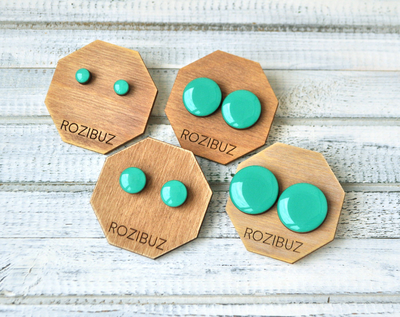 Изумрудный - круг - серьги-гвоздики разных размеров