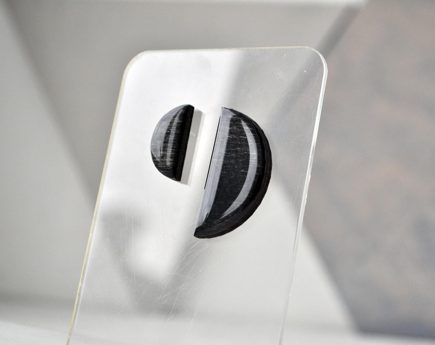 дольки асимметрия - серьги-гвоздики деревянные