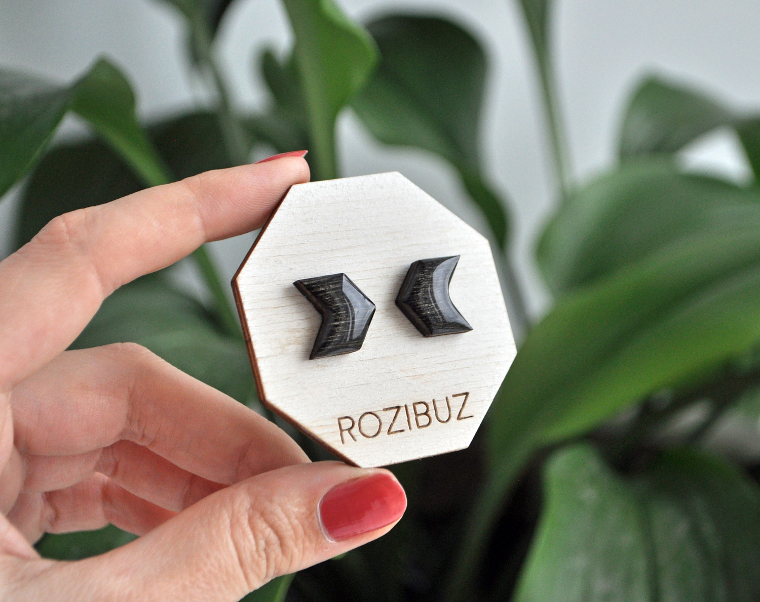 уголки - серьги-гвоздики деревянные